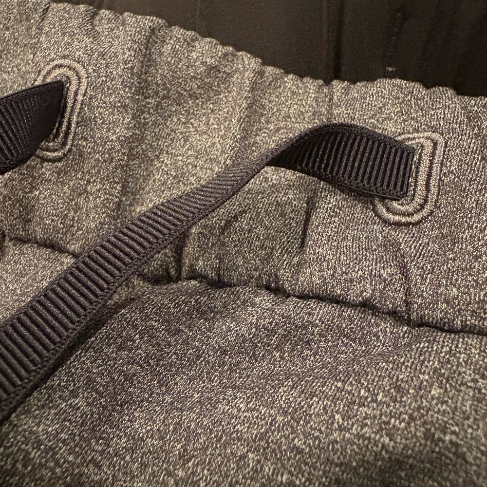 Lululemon On The Fly Pant: Size 6 - Picture 12 of 12